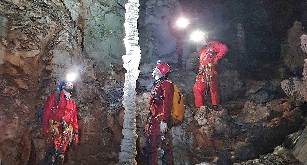 Speleology as a hobby – Importance of the team  when exploring earth depths
